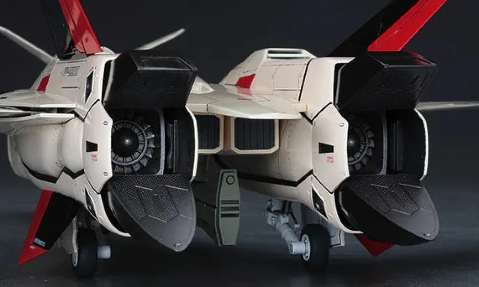 1/48 Macross Plus MC01 YF-19