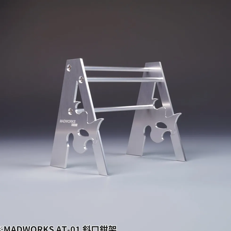 Mad Nippers Stand - AT-01 Silver