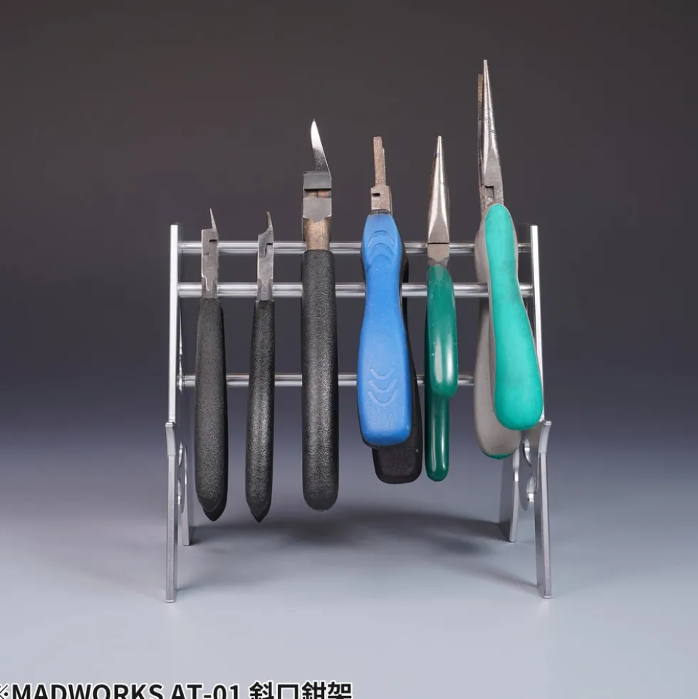 Mad Nippers Stand - AT-01 Silver