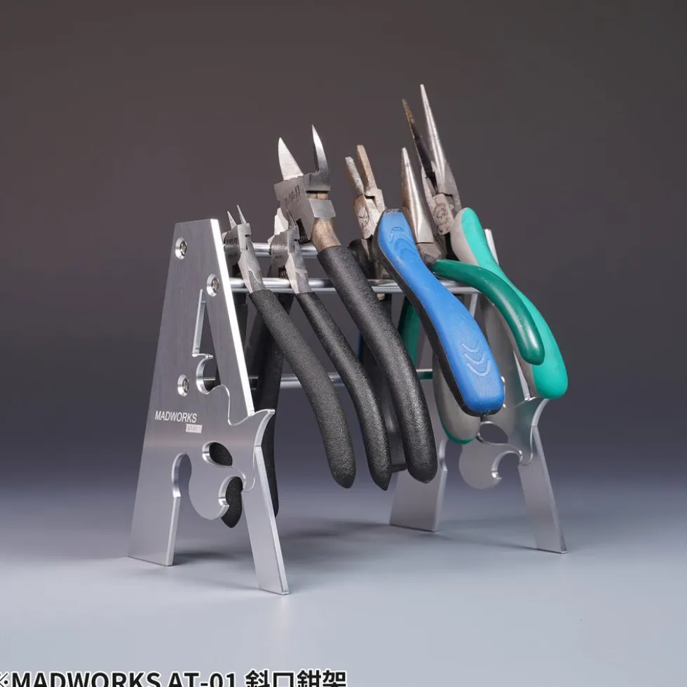 Mad Nippers Stand - AT-01 Silver