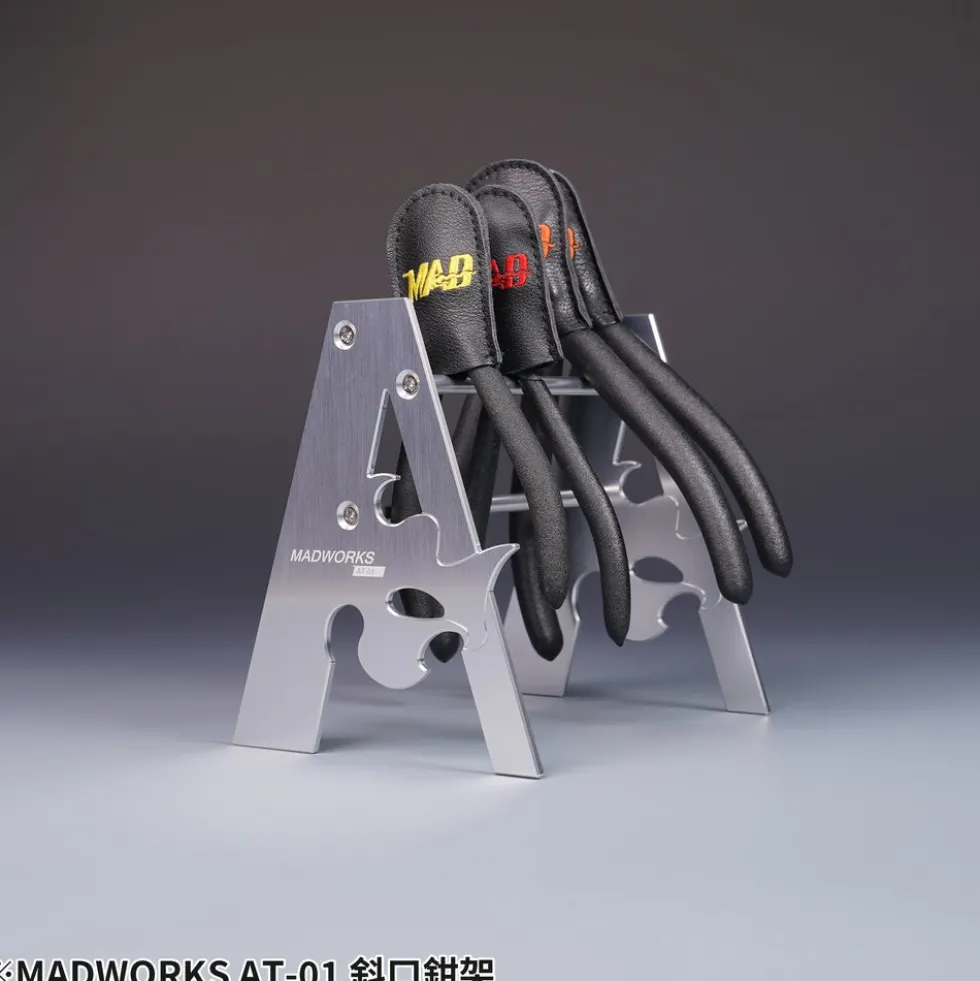 Mad Nippers Stand - AT-01 Silver