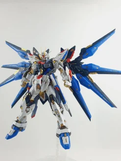 MGEX Strike Freedom Gundam - [Silver HOLO]