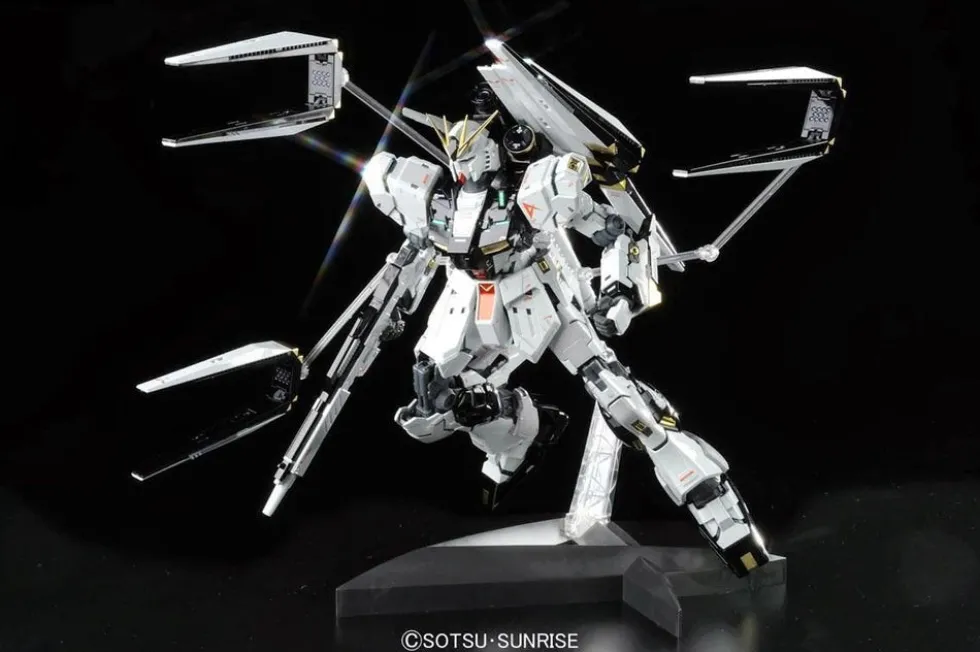 MG RX-93 Nu Gundam Ver.Ka Titanium Finish