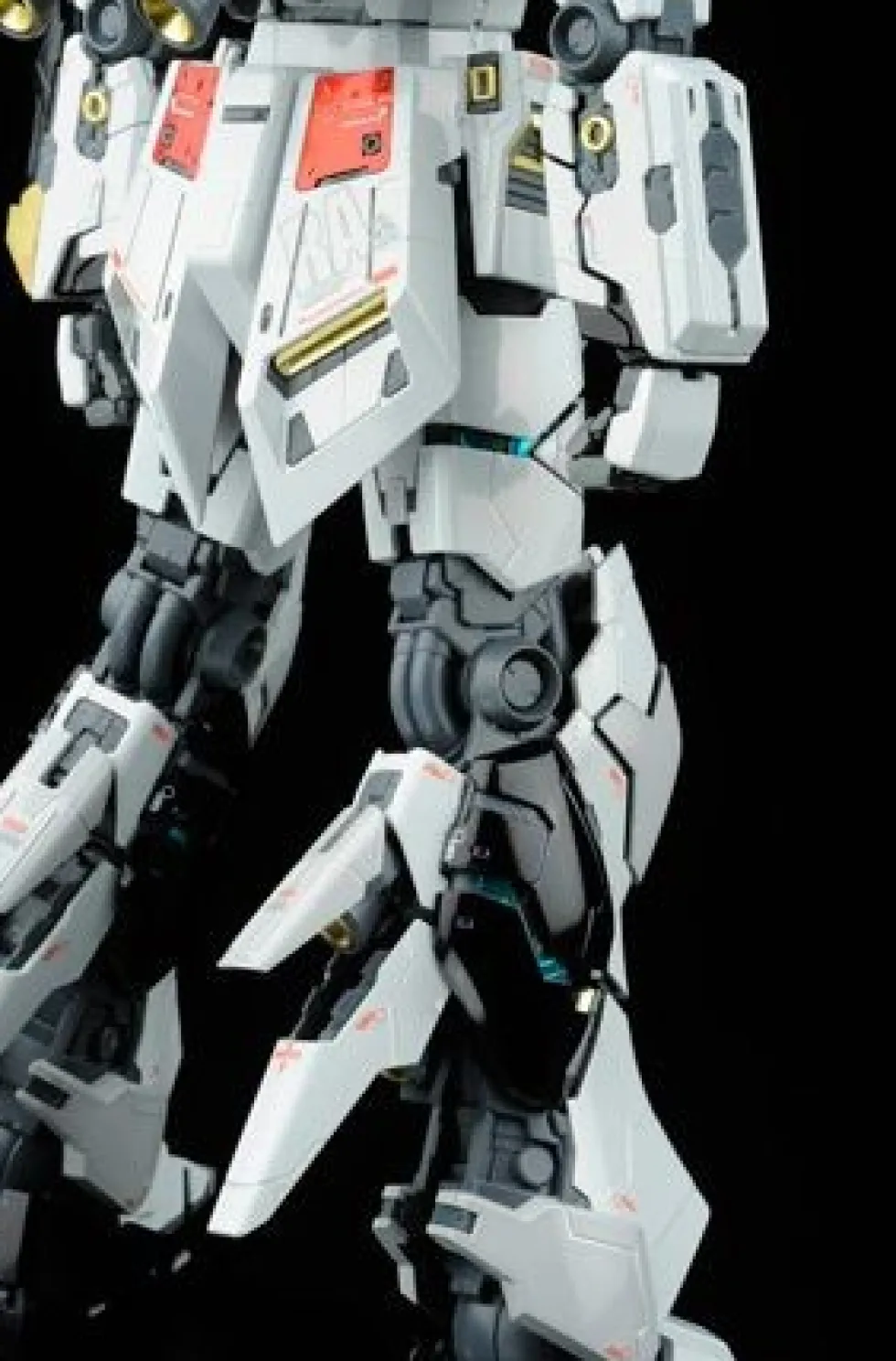 MG RX-93 Nu Gundam Ver.Ka Titanium Finish